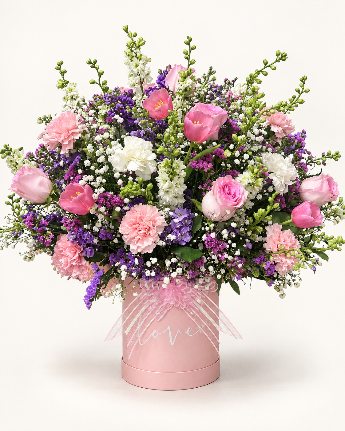 Arreglo floral 10: rosas, tulipanes y claveles rosados y morados en caja rosa